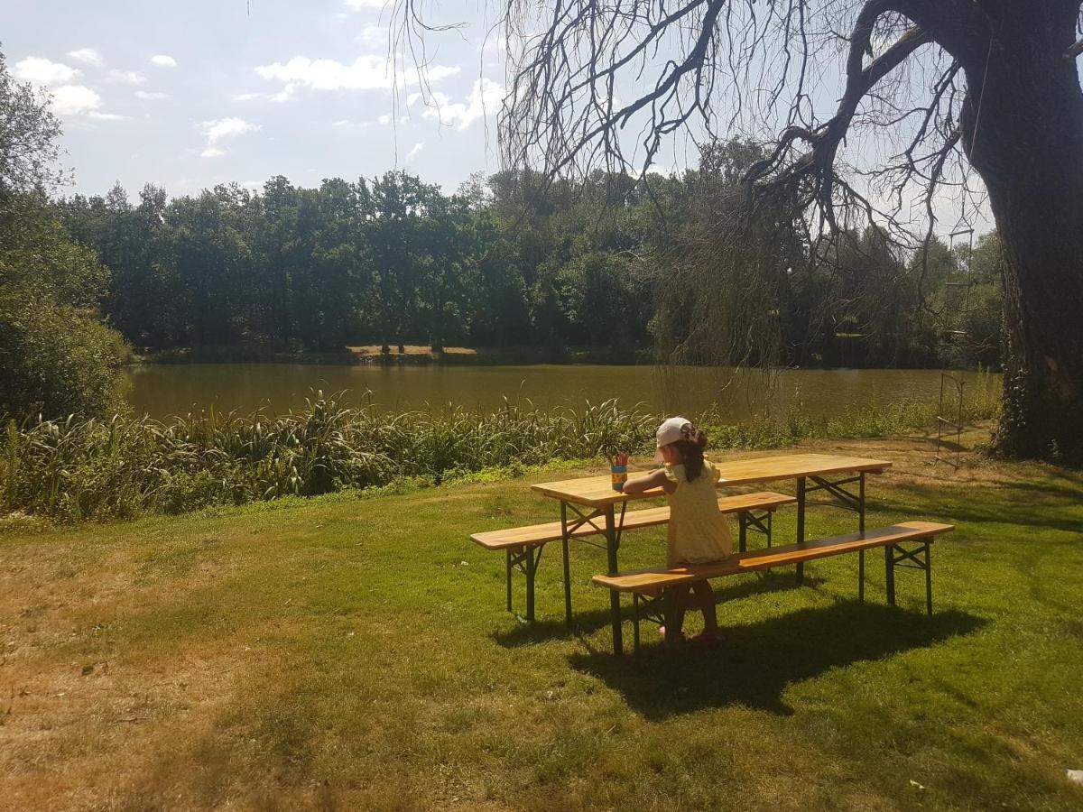 Camping De La Chagnee Saint-Aubin-le-Cloud ภายนอก รูปภาพ